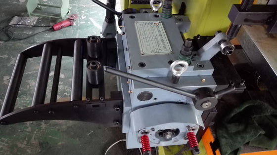 20mm 의약품 캡 직경 코일 공급 라인 사용 야스카와 또는 미쓰비시 서보 모터 및 200톤 압력 제조를 보장